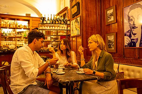 Experience - Tasting in a historical cafè